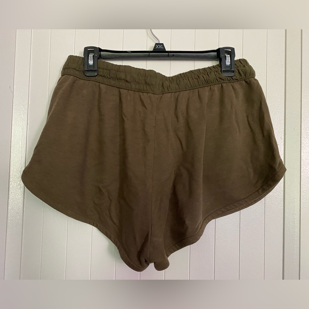 Shorts - Medium - Picture 2 of 3
